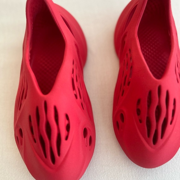 Yeezy Foam Runner Vermillion Slip-On Shoes (size 5) - Picture 2 of 16